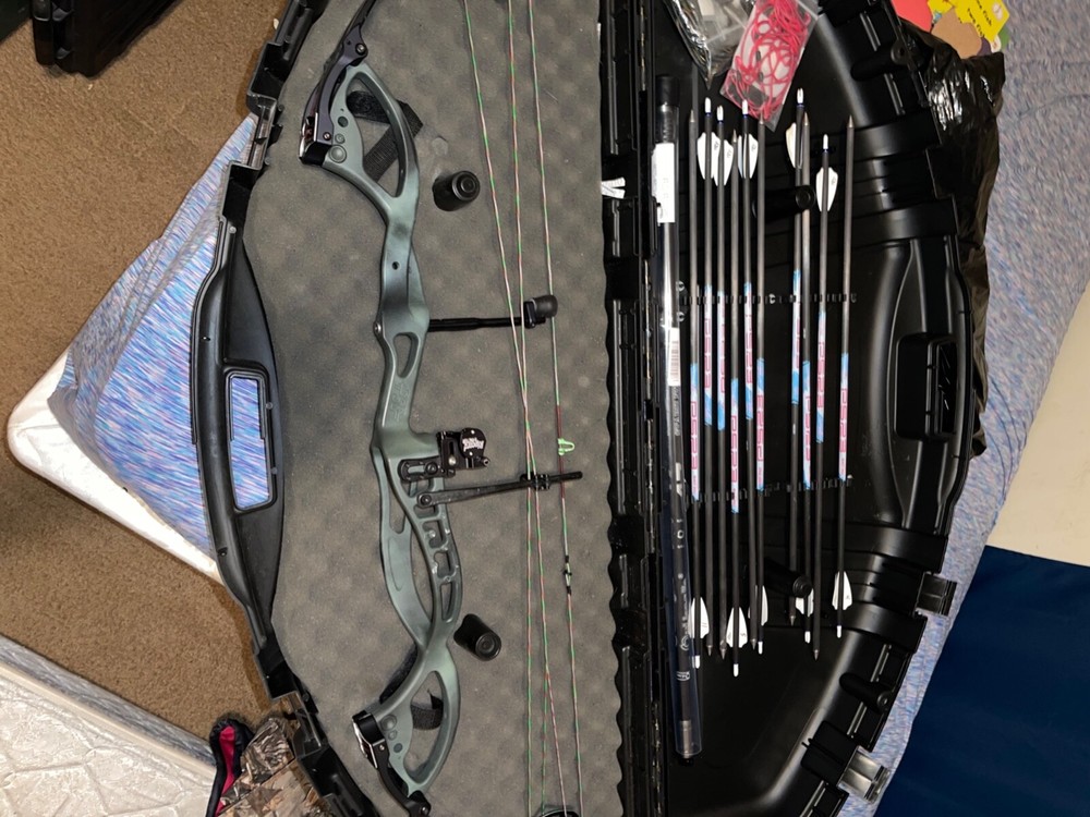 compound bow and arrow set