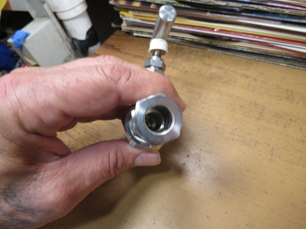 Tescom H1VDS44Q Soft Seat Needle Valve 6000 PSI
