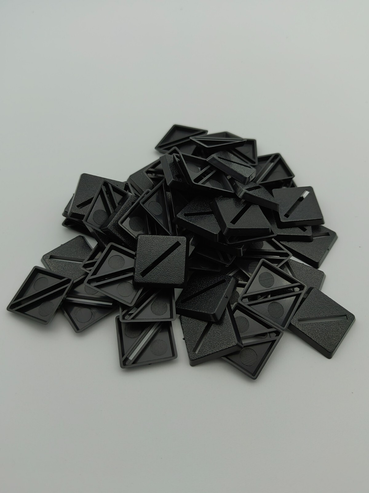 Lot Of 60 20mm Square Beveled Slot Bases Used For Warhammer Fantasy Skink Skaven