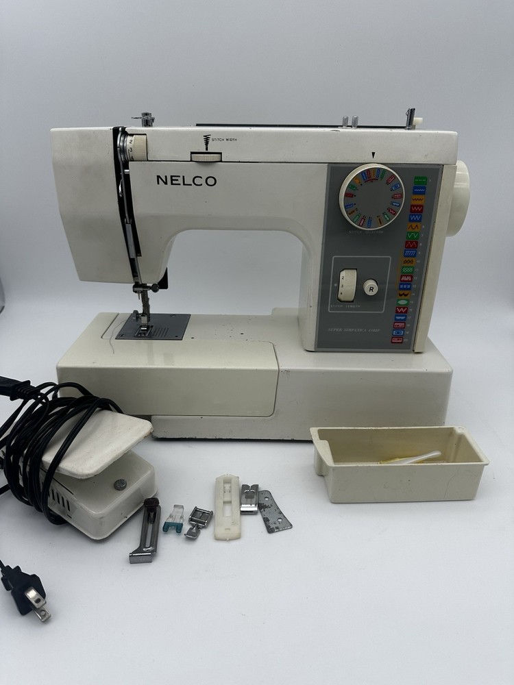 Nelco Vintage Simpatica 4102F Sewing machine - EUC