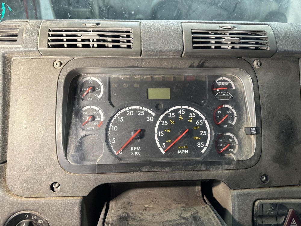 2011-2014 Freightliner CASCADIA Speedometer Instrument Cluster - Used | P/N NA