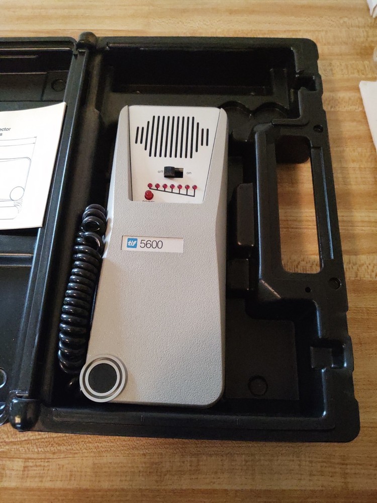 TIF Model 5600 Pump Style Leak Detector LED Sensor Level Indicators Battery