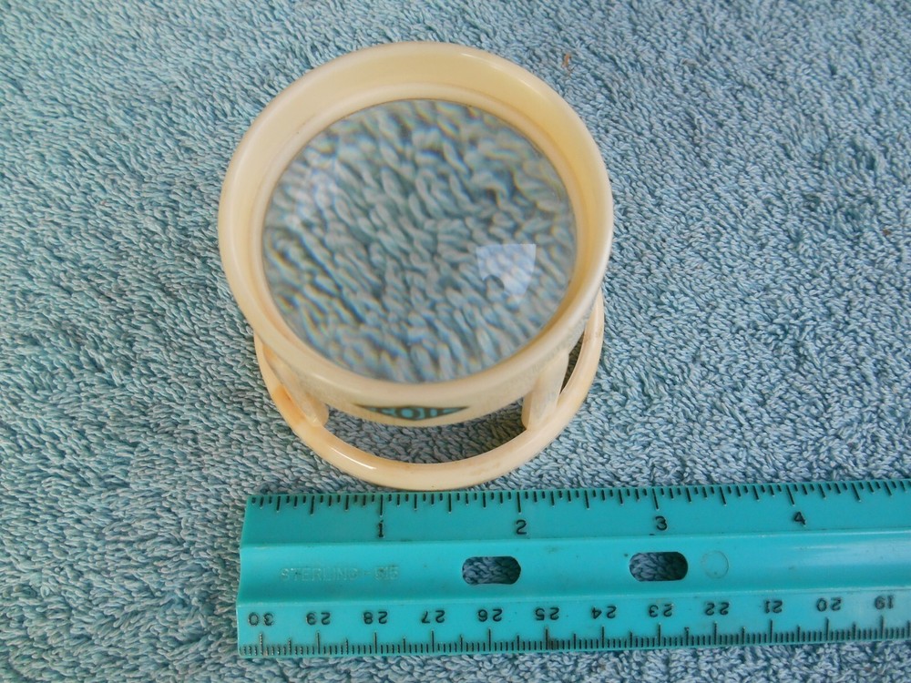 VINTAGE COIL FIXED PLASTA STAND READER MAGNIFIER