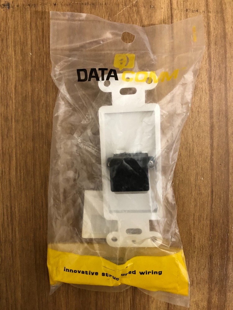 DATACOMM 20-4501-WH DECOR WALL PLATE INSERT W 90° HDMI CONNECTOR