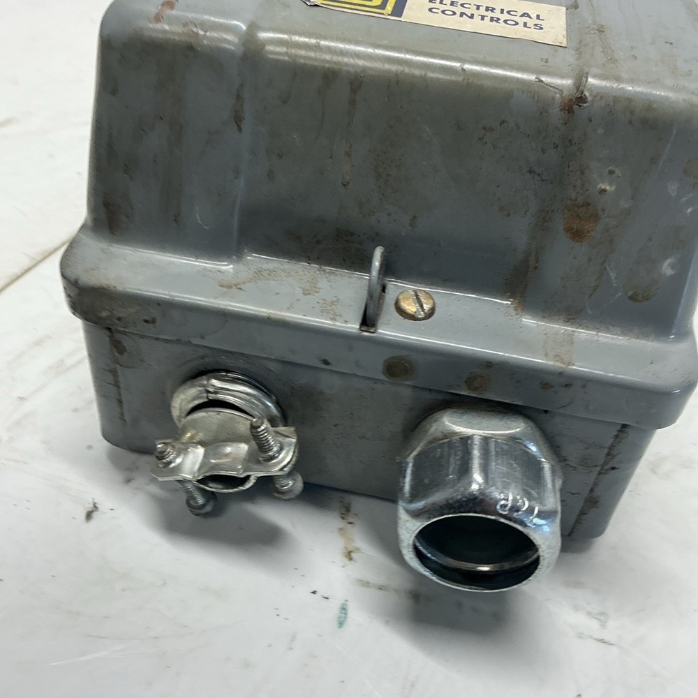 Sqaure D 2510 motor starter W-700