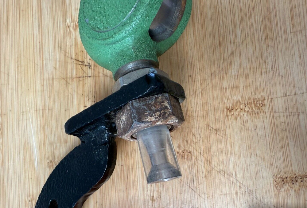 Redding Reloading Universal Powder Measure on Bracket w/2 Scoops & Funnel