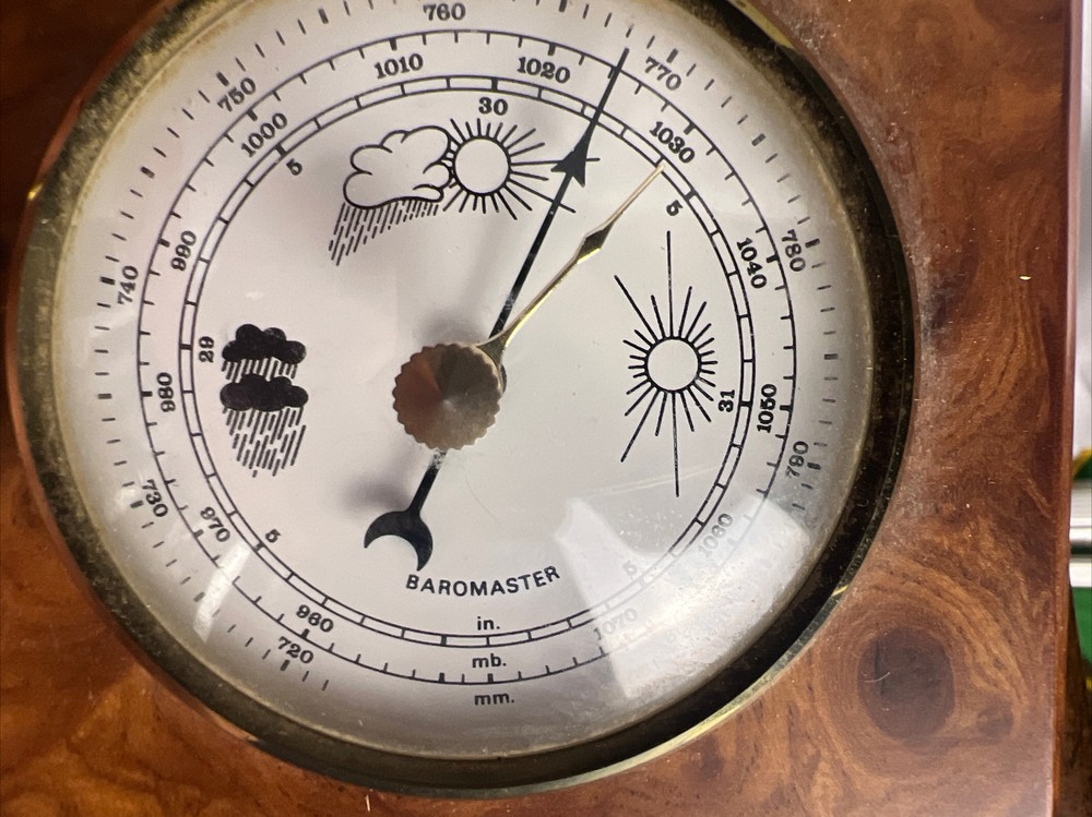 Desk Clock Barometer Altitude Humidity