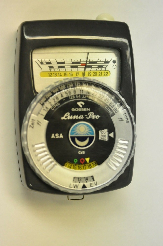 Gossen Luna-Pro light meter with strap. Tested.