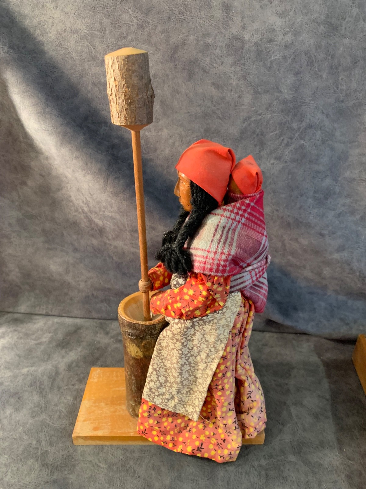 Berdina and Richard Crowe folk art Woman and baby mortar and pestle Cherokee