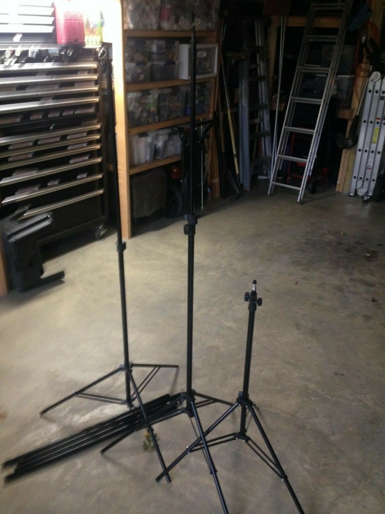 Set of 3 LS Lighting Tripods (with center pole)