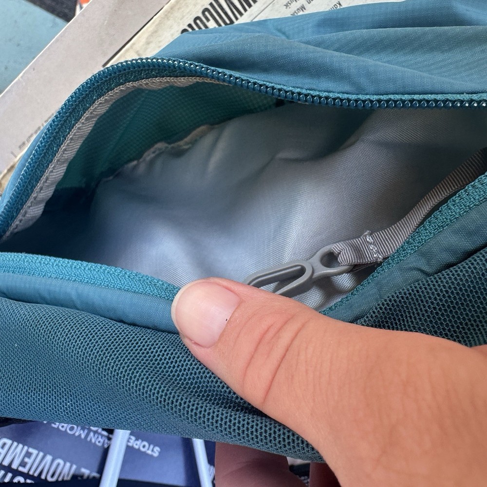 CamelBak Rogue Hydration Pack Teal Blue Air Support Lightweight Backpack