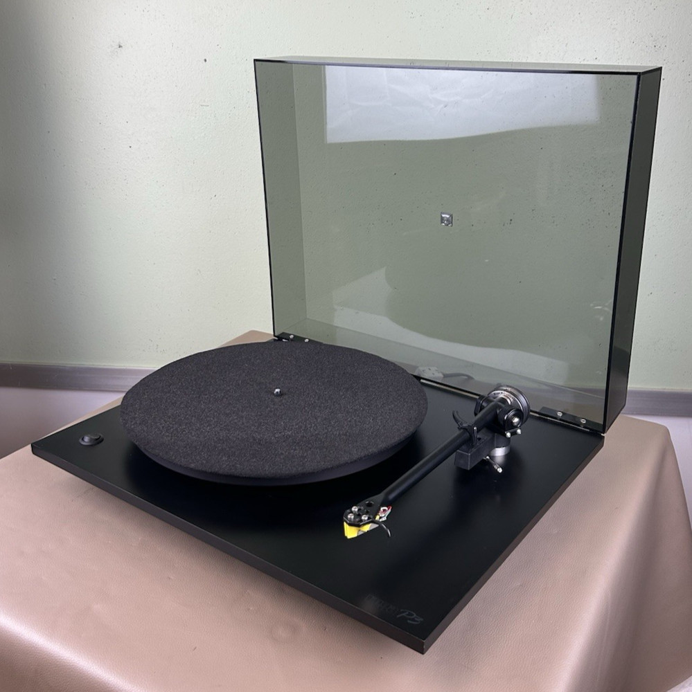 REGA P3 TURNTABLE NICE