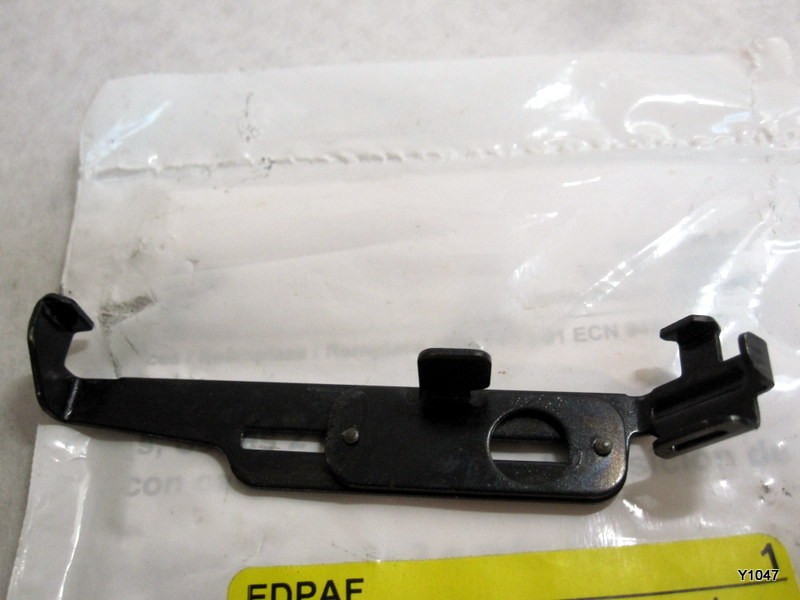 Circuit breaker accessory, E-Frame, padlock attachment, lock off