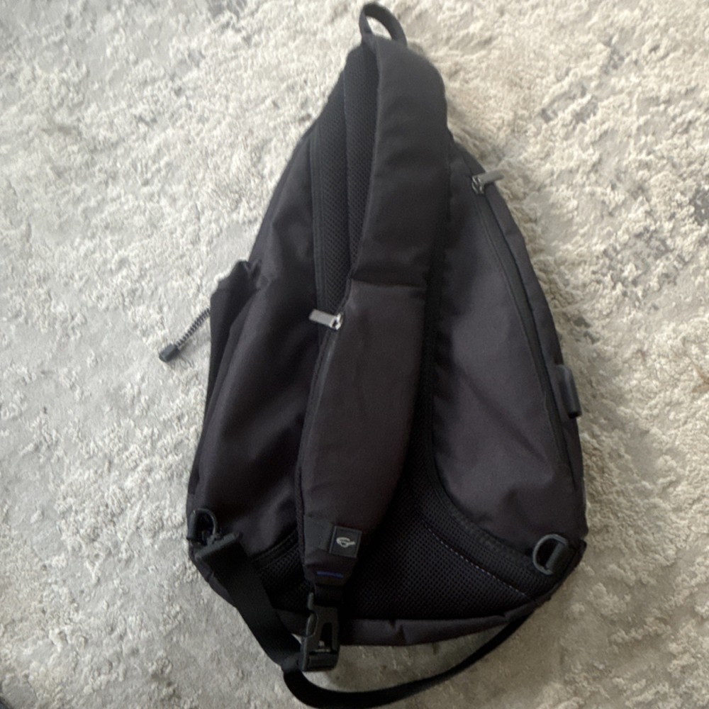 MIXI Black Hiking Backpack Zip Closure Adjustable Strap Nylon 3 Pockets