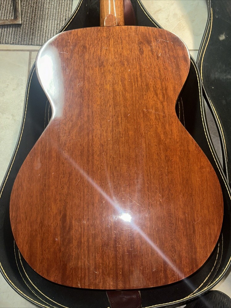 Conqueror Classical 6 String Guitar W/Hard Case