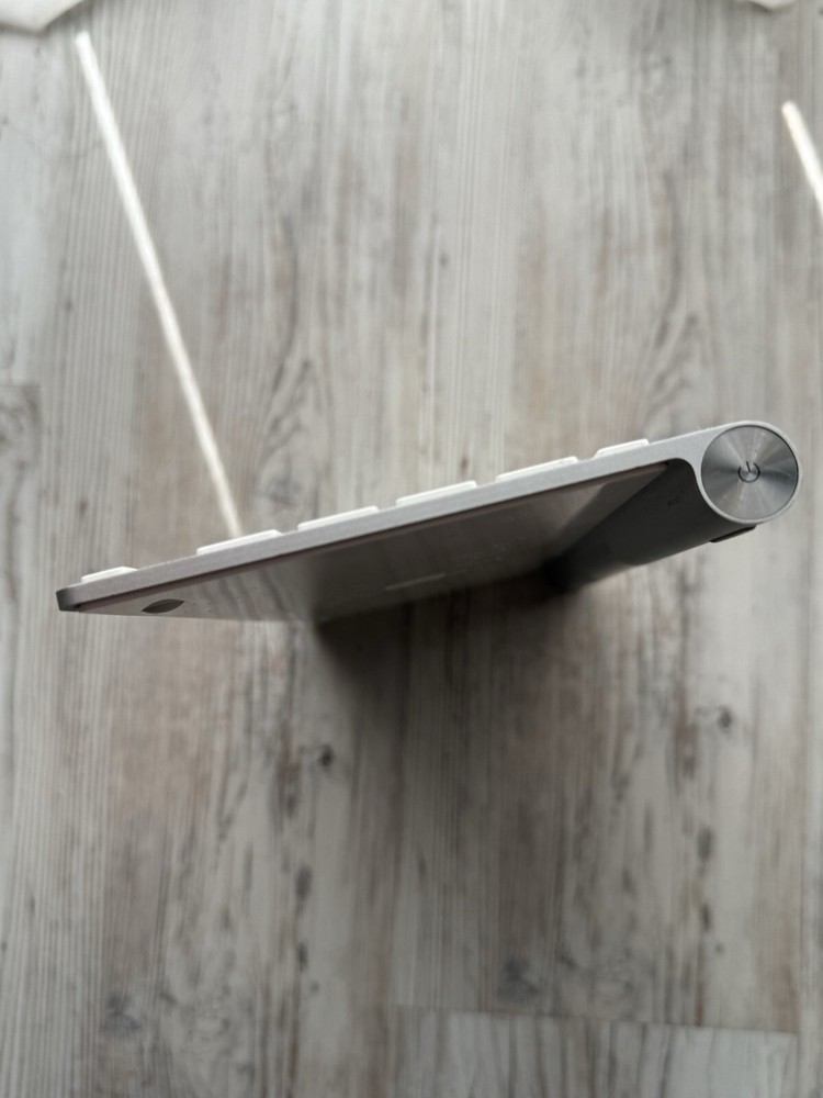 Apple Magic KeyboardWireless Bluetooth ModelA1314