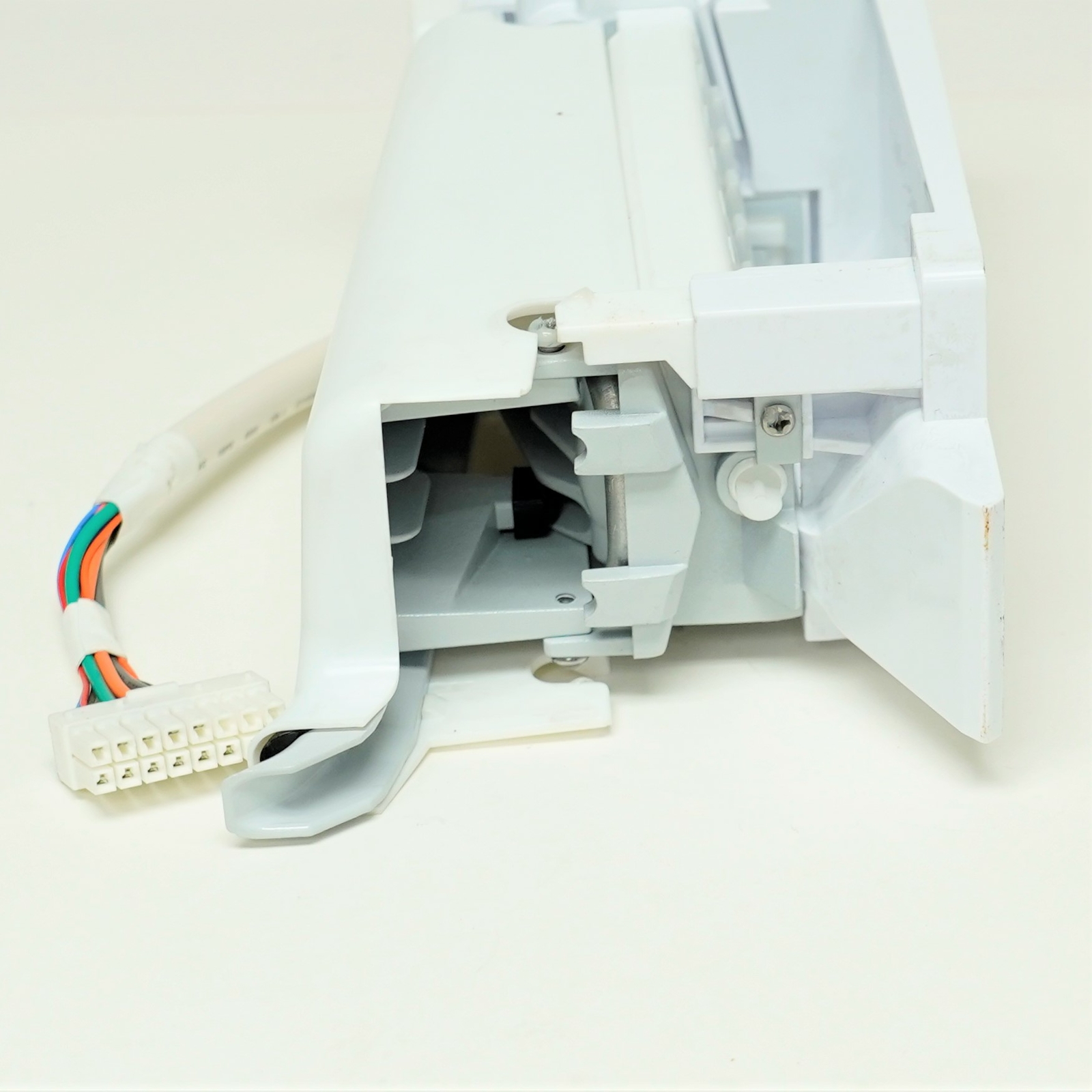 DA97-13718C for Samsung Refrigerator 6-Cube Ice Maker