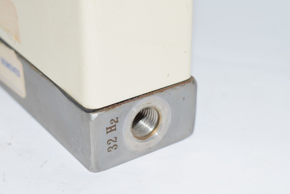 Applied Materials Model AFC-550 Mass Flow Controller 6-300sccm Hydrogen
