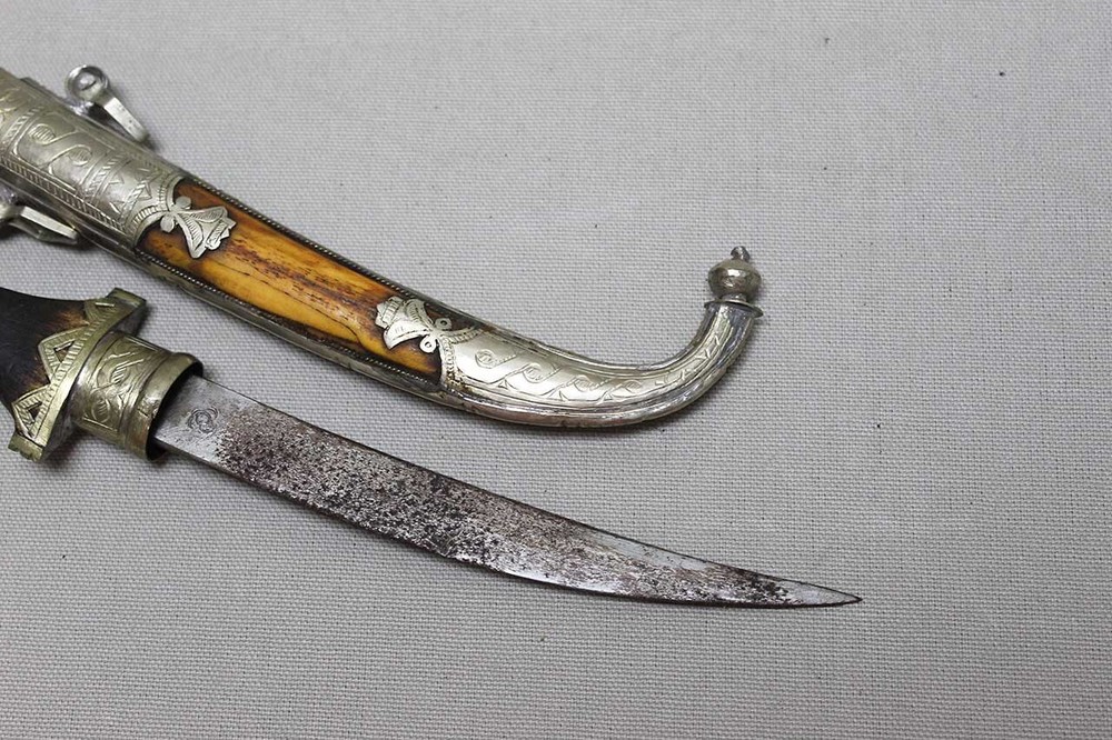 Small Middle Eastern Curved Dagger . DW3004cxcc