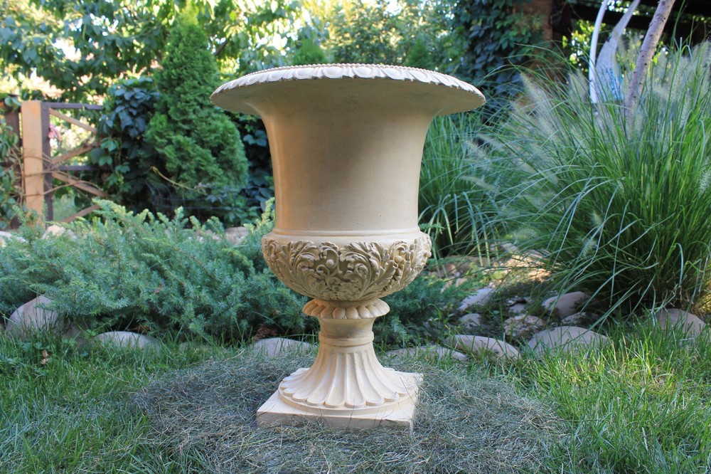 Polyurethane flexible mold with a plastic frame"Lily flower pot"