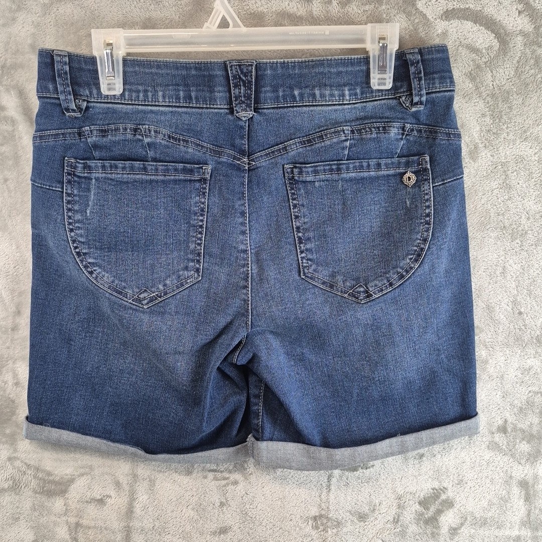 Democracy Shorts Women's Size 10 "Ab"solution Denim Rolled Cuff NWT 7" Inseam