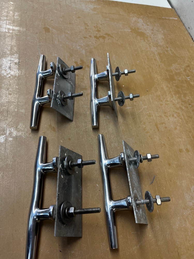 2002 Glastron SX175 Cleats
