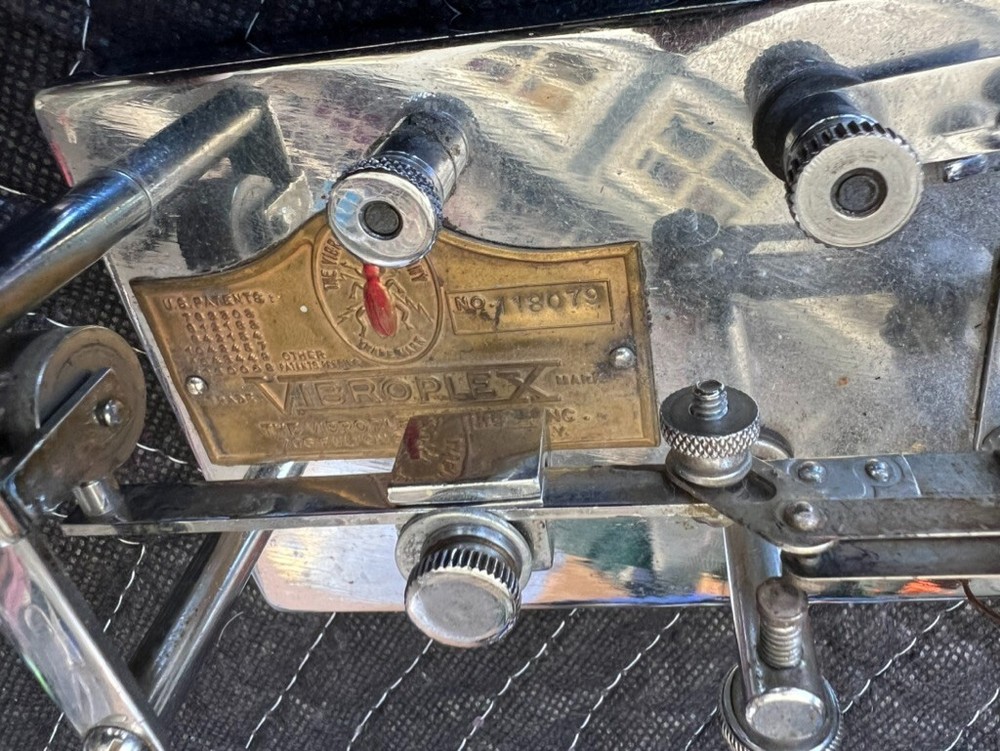 Vibroplex Telegraph Key Bug in Chrome s/Red knobs