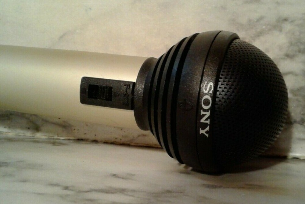 Vntg SONY DYNAMIC MIC MICROPHONE w/ Case & Stand