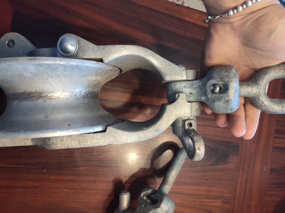 Sherman & Reilly XS-100-B Universal Stringing Block