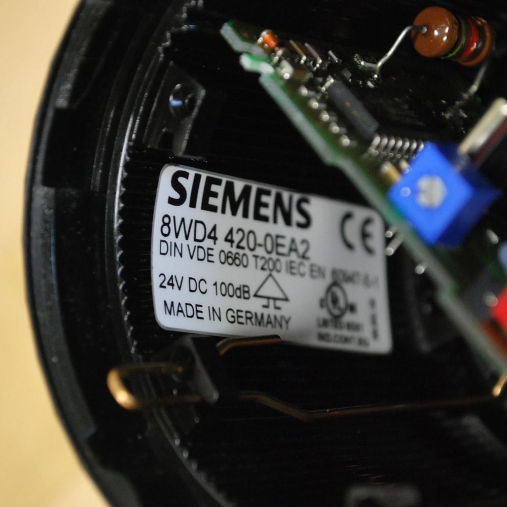 Siemens 8WD4 420-0EA2 Multi-Function Siren, 24VDC - USED