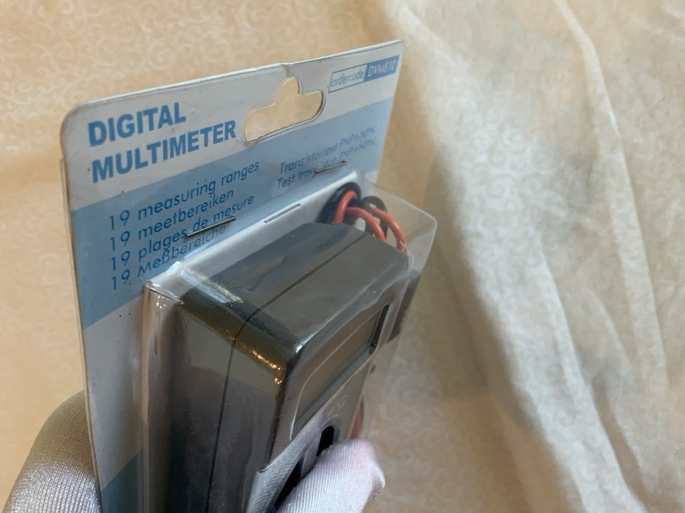 NEW Digital Multimeter DVM810