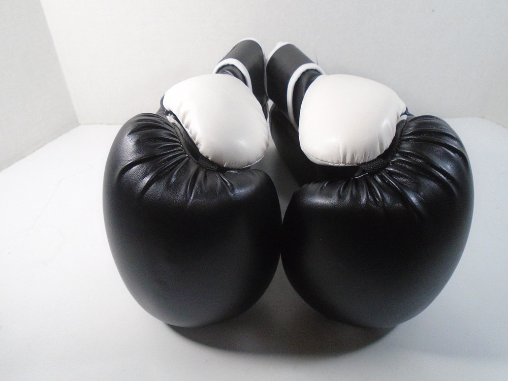 9 ROUND BOXING GLOVES (LOOK)