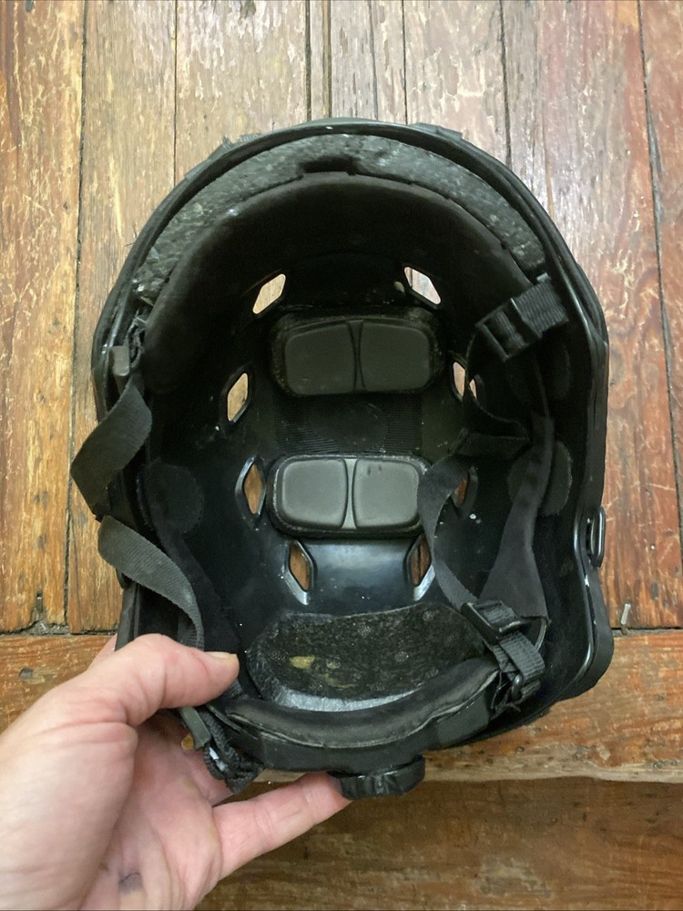 Tactical helmet medium