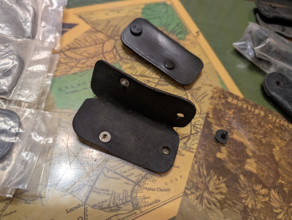 NOS LEATHER BMW KEYCHAIN KEY WALLET E30/E28/E34/E24