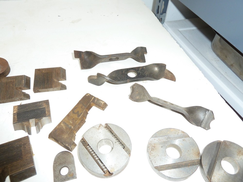 Wood carpenter machine shapes cutters