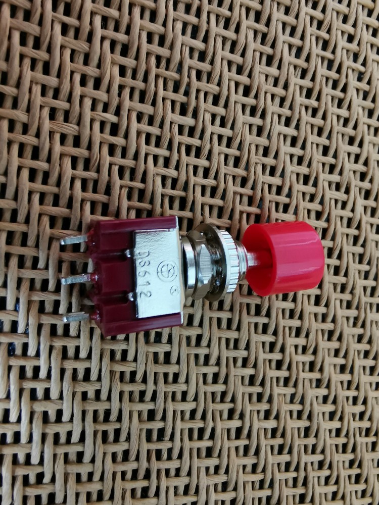 2x Locking Latching SPDT ON-ON Push Button Switch w/ Red Cap for 9v-12v-120v