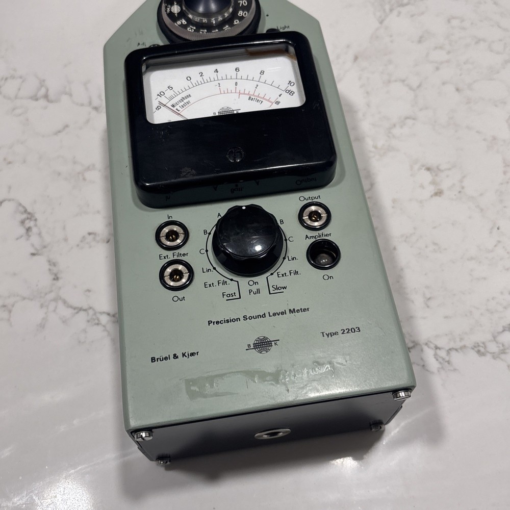 BK Bruel & Kjaer Type 2203 Precision Sound Meter Frequency Analyzer