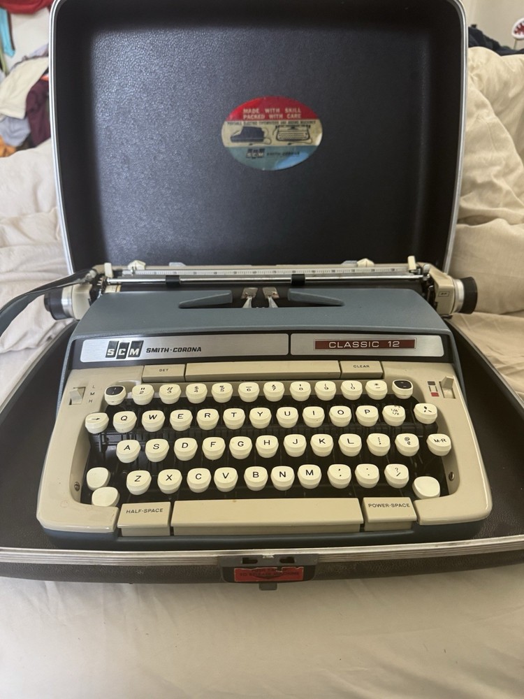 Vintage 60s Smith Corona Manual Typewriter With Case
