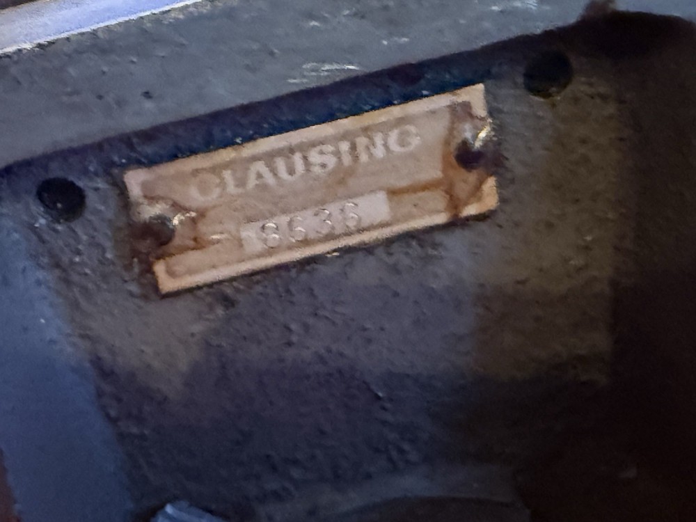 Clausing 8520 Milling Machine 8636 Vise With Enco Parallels