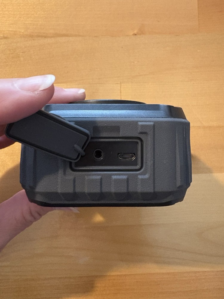 Blackfire Bluetooth Wireless Speaker with Magnetic Mount Square Shape