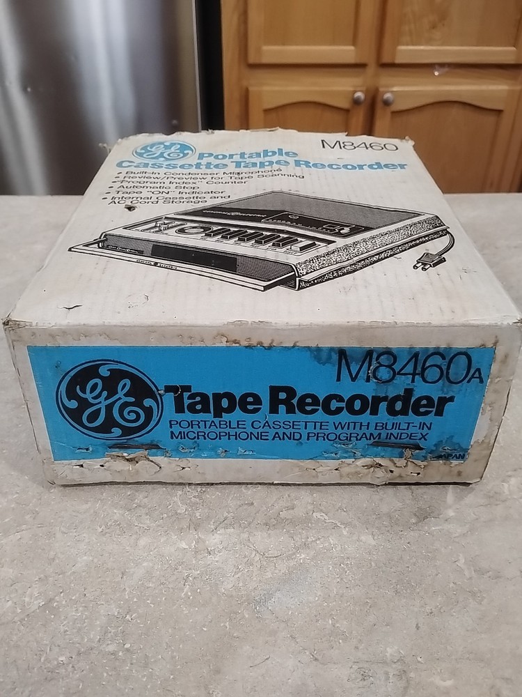 GE Cassette Tape Recorder M8460 No Cords Untested