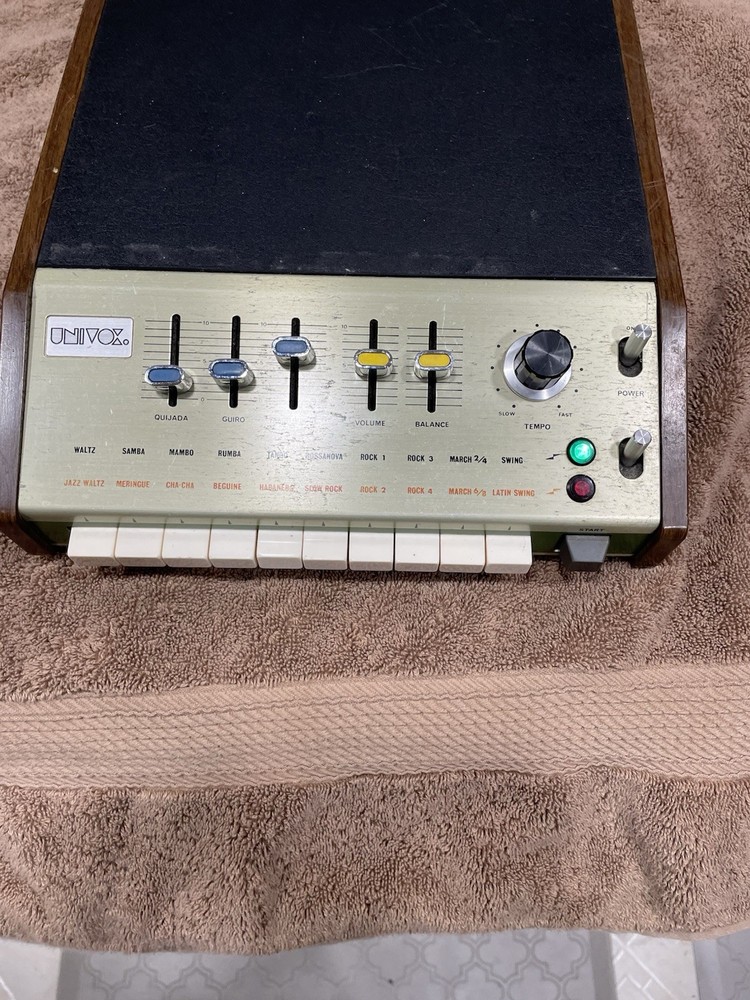Unívox SR-95 Vintage Analog Drum Machine
