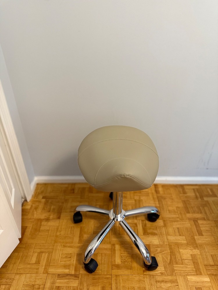 esthetician stool - Adjustable hight