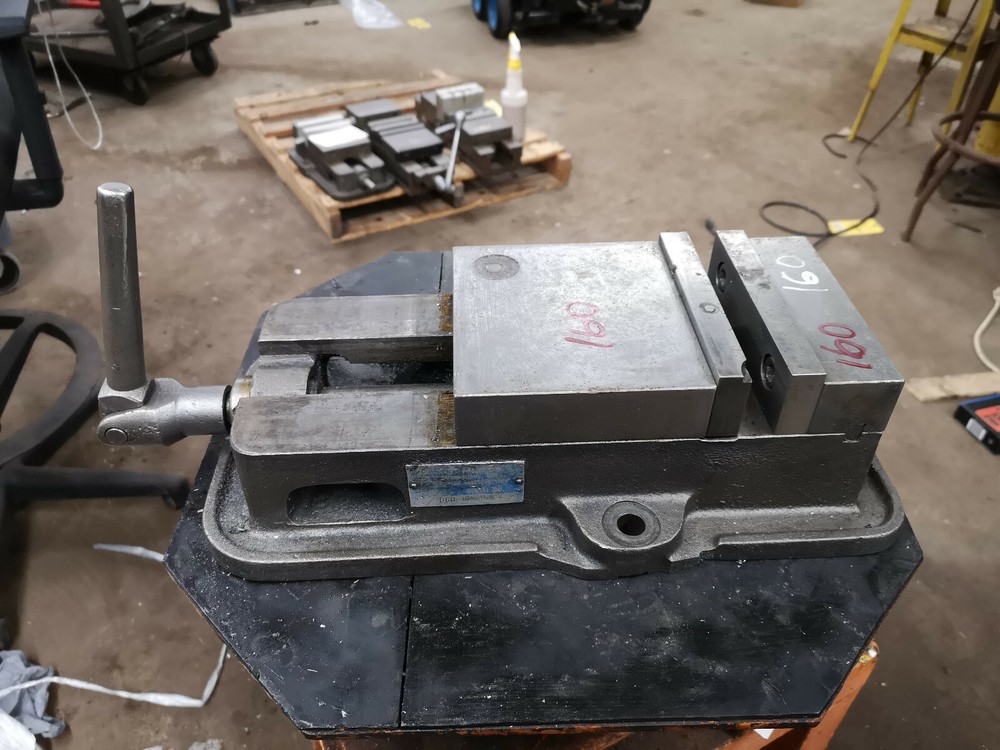 Kurt 6" D60 ANGLOCK Percision Machinest Vise SMOOTH OPERATION 160