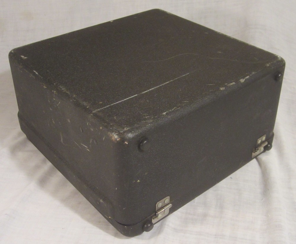 ROYAL Quiet DeLuxe Portable TYPEWRITER with HARD CASE -- 1948