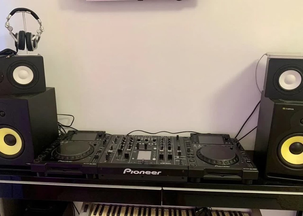 Pioneer CDJ2000x2 Djm2000 set