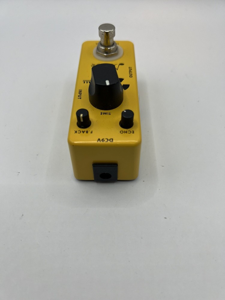 DONNER YELLOW FALL ANALOG DELAY GUITAR EFFECT PEDAL