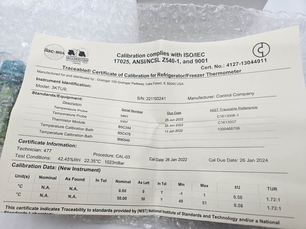 TRACEABLE 4127 Digital Thermometer, ±1°C Temperature 3ktu9