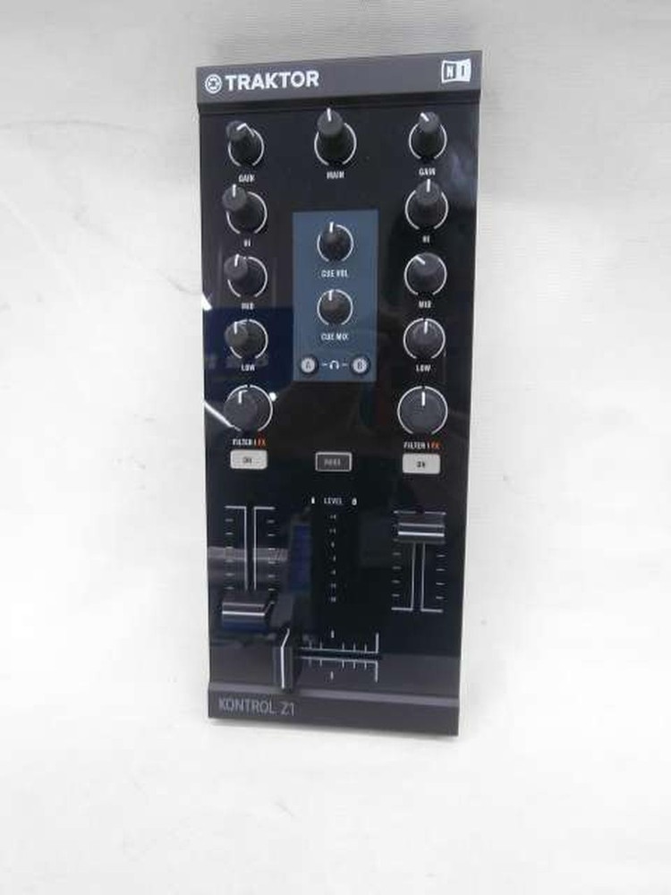 Native Instruments TRAKTOR KONTROL Z1 DJ Mixer Controller Effector