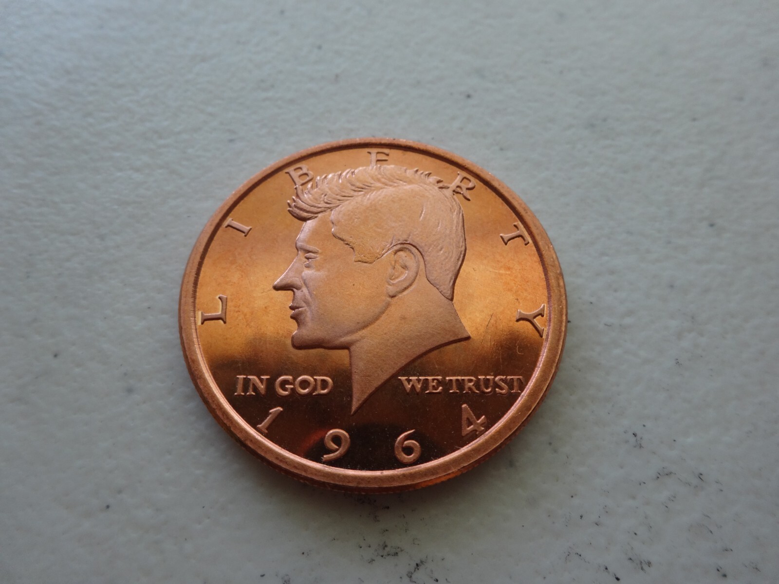 1964 KENNEDY COIN - ROUND 0.999 PURE COPPER-NEW- 1  OZ   UNCIRCULATED CONDITION